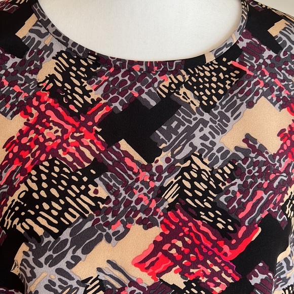 Trina Turk silk print blouse shades of camel black, gray, wine and neon pink - Picture 2 of 6